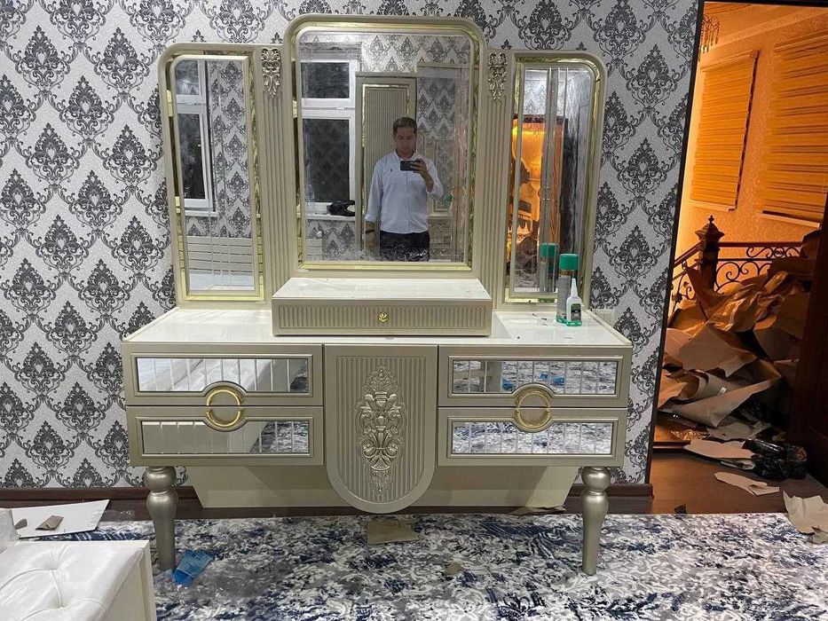 Спальная в отличном состояния модель Florensiya