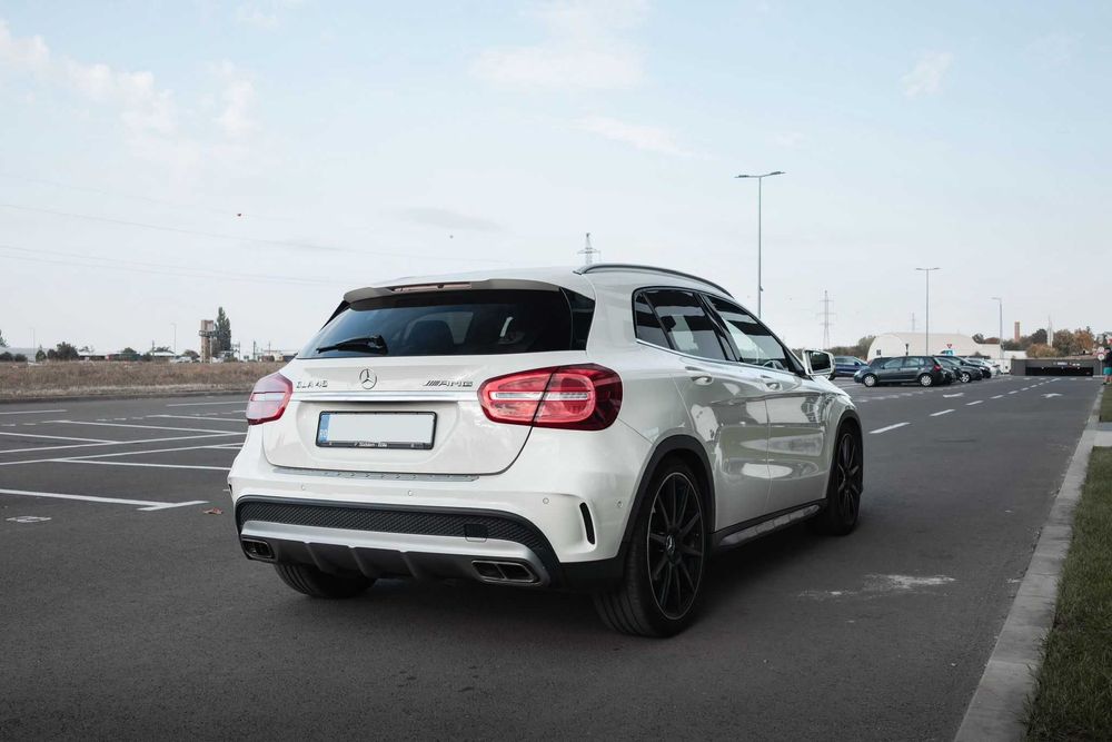 Mercedes GLA 45 AMG / 2.0 benzina/4x4/Camera/Navi/Harman Kardon/Recaro