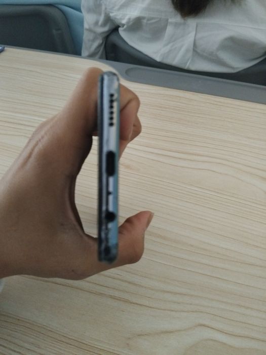 Vivo v21e        .