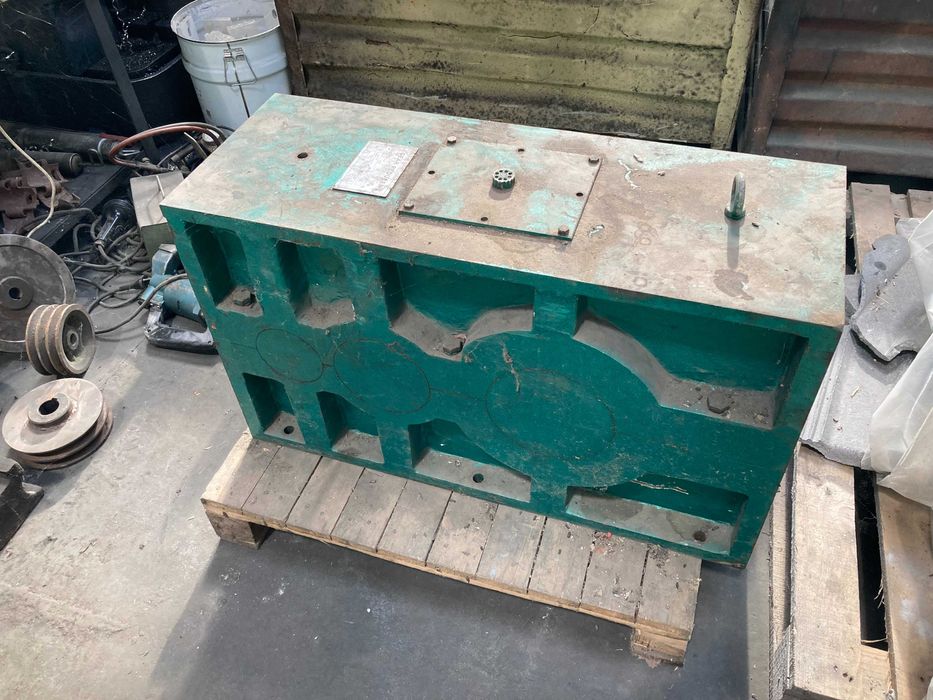 Eл.мотор, редуктор, шмиргел, въртящи маси и други