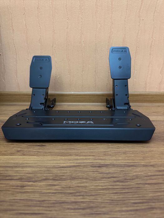 Руль Moza R5V2 Bundle  в идеальном состоянии