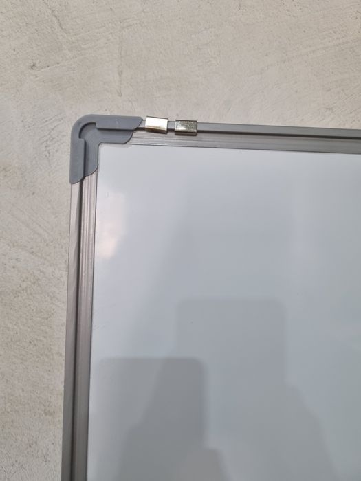 Yangi markerli oq doska 90x120