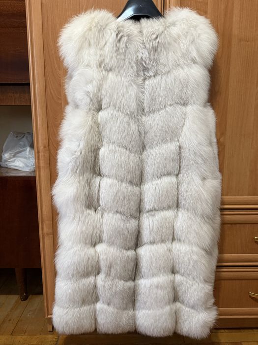 Жилетка  Новая! Песец