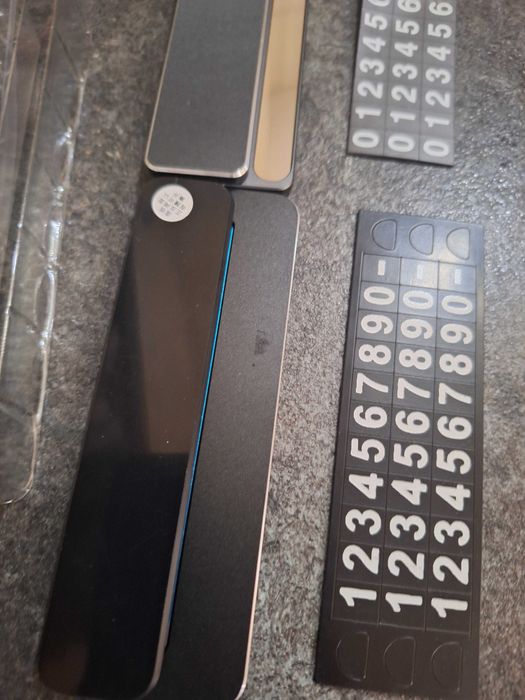 Паркинг номер за табло на кола.