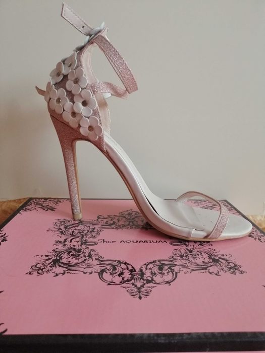 Отворени официални обувки на висок ток