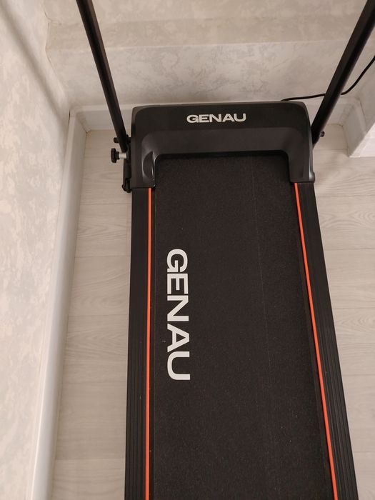 Продаю беговую дорожку genau