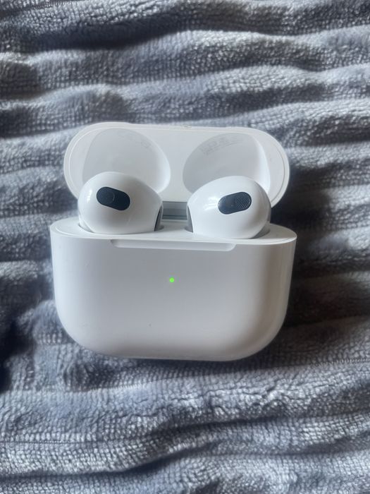 Casti AirPods 3
