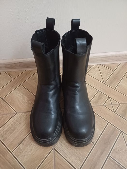 Продам кожаные женские сапоги