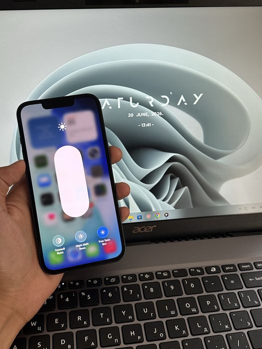 Телефон iPhone 13