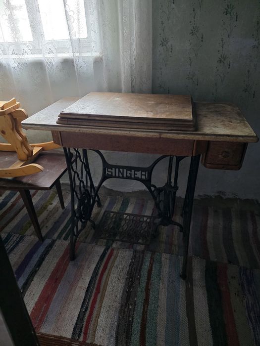 Mașin de cust Singer vechi pentru colecționari