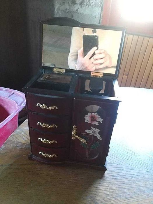 Cutie,caseta muzicala