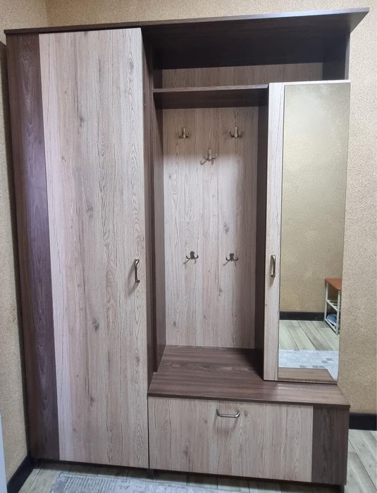Шкаф в прихожую б/у