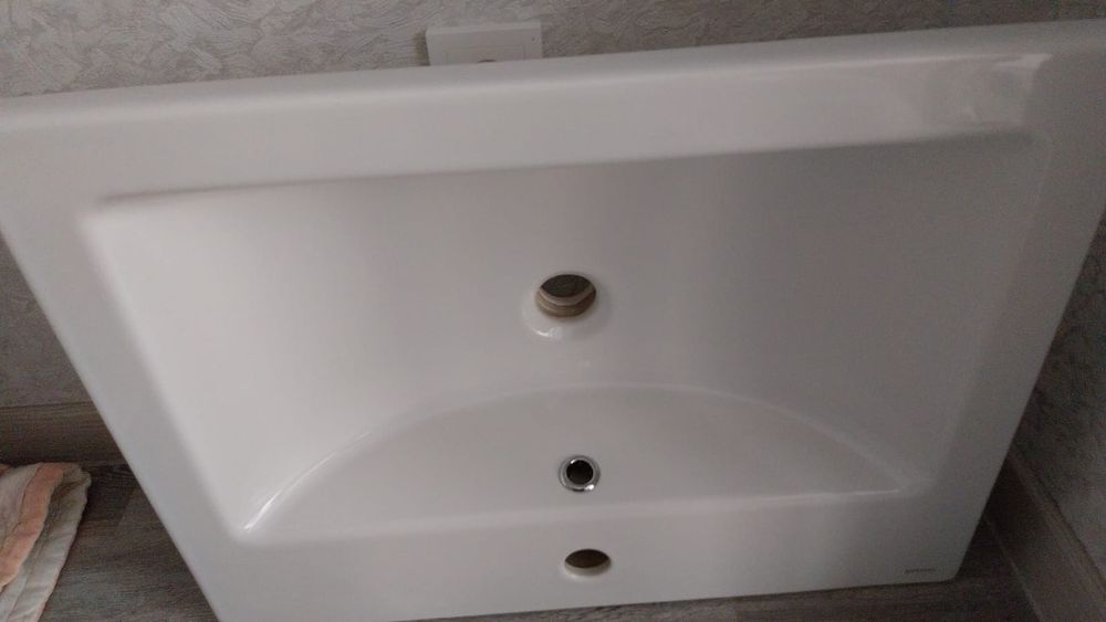 Раковина с тумбочкой