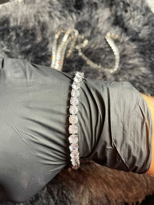 Сребърна тенис гривна с цирконии