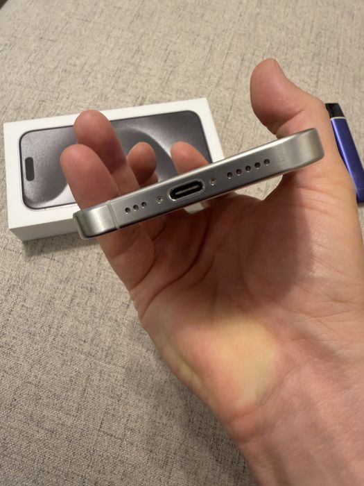 iphone 15 pro de 256gb white titanium, impecabil, ca NOU