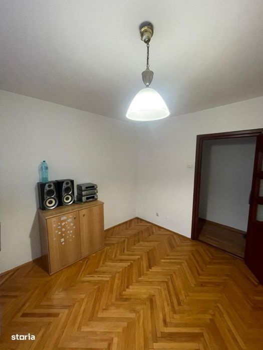 Apartament 4 camere, 100 mp utili, 2 bai, etaj 2 – zona Centrala