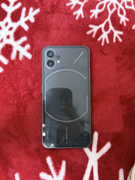 Dau la schimb 2 telefoane unul iphone 12 pro max gold 250 g,bateria este 100% Si un Nothing Phone 1 250 g