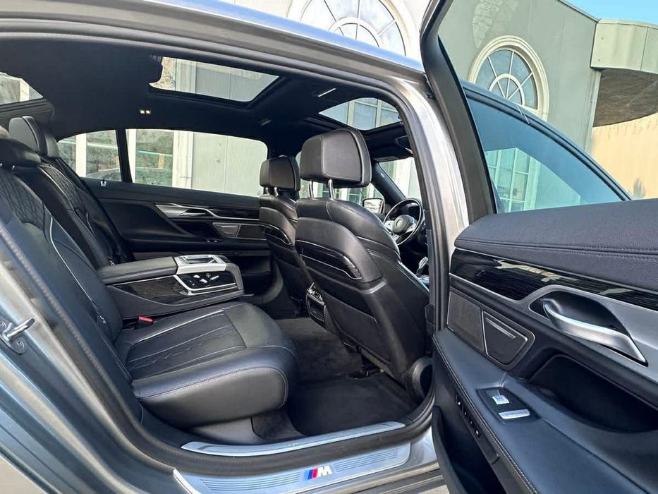 Bmw 750LI 2021 530cp