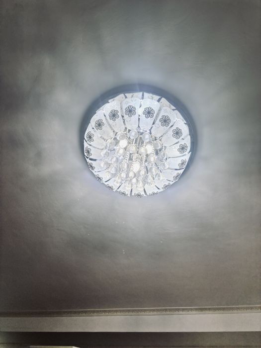 Люстра продам срочно