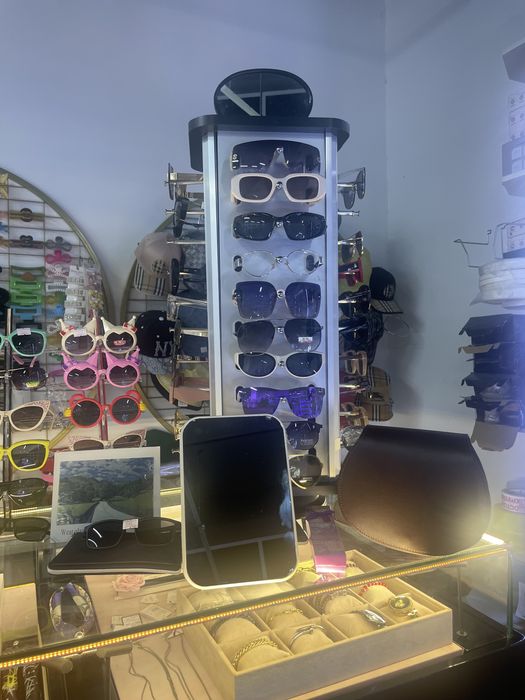 Продам шкаф для косметики и аксессуаров