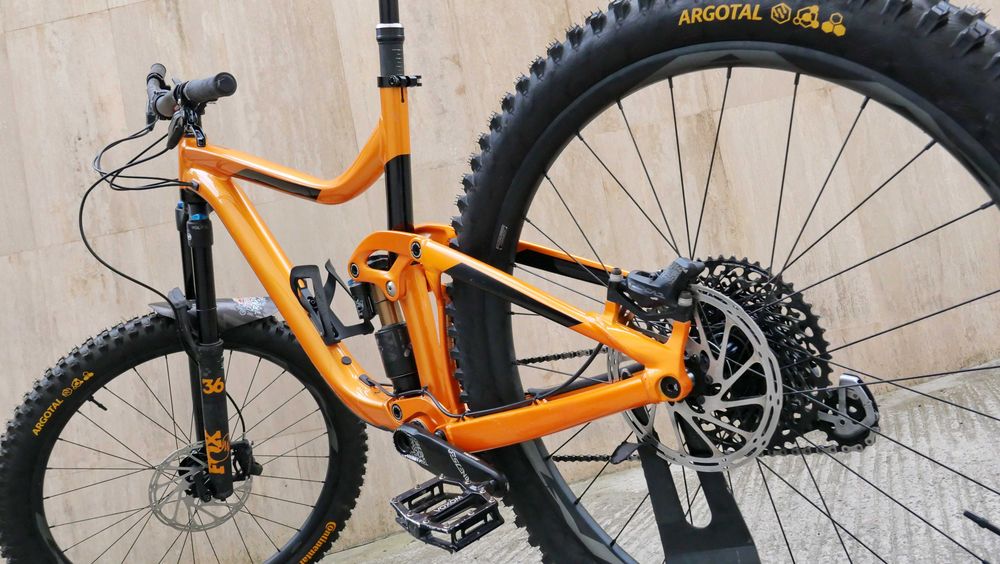 Giant Reign 27.5 Enduro, FOX 36 170 ход, SRAM GX Eagle 1x12, SRAM Code R