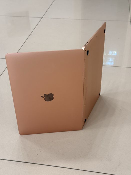 Продается MacBook Air 13 в хорошем состоянии