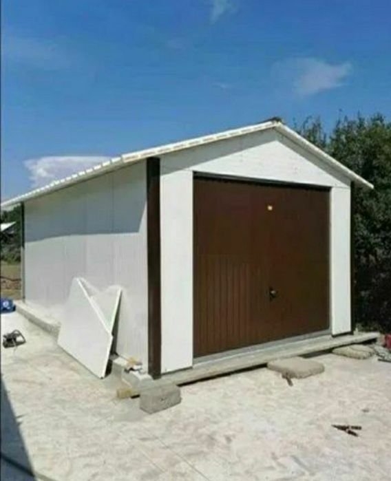 Garaj din panouri sandwich