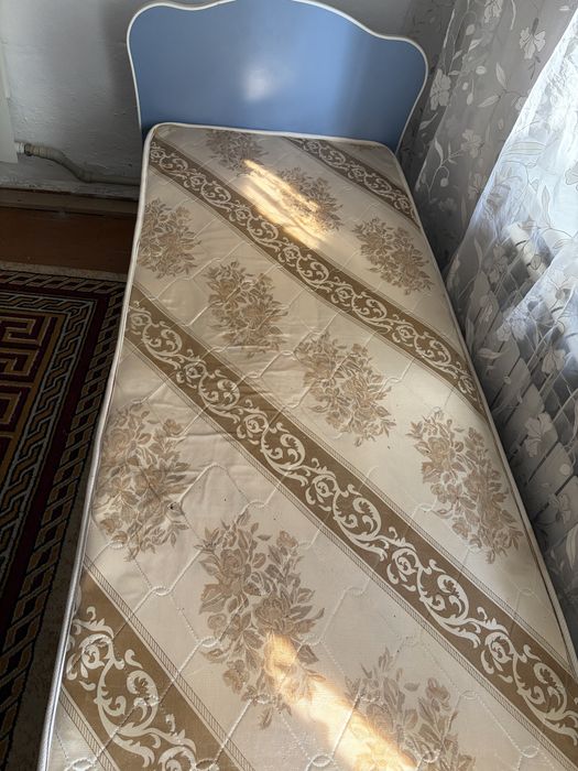 Продаю кровать односпальное и двух спальный, шкаф для вещей