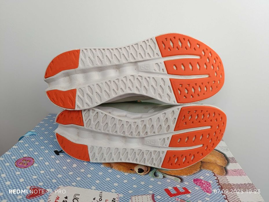 ''On Cloudsurfer''оригинални маратонки 45.5 номер