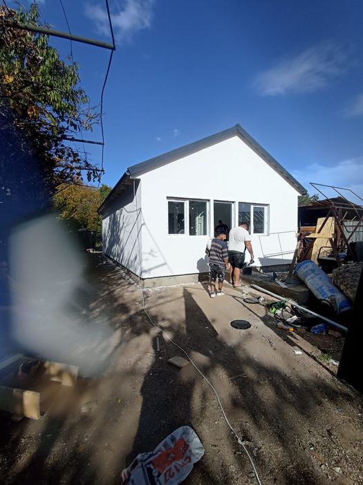 Meseriaș în domeniul case și cabane din structură metalică cu panouri