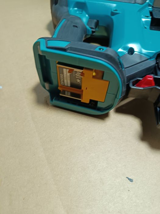 Nou MAKITA DFN350Z 18v pistol cuie fara cap