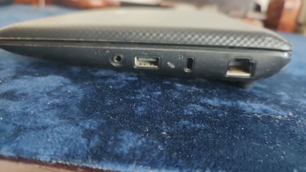 Mini-laptop pentru piese