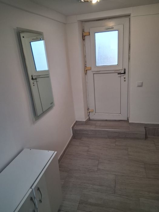 Închiriez garsoniera la casa