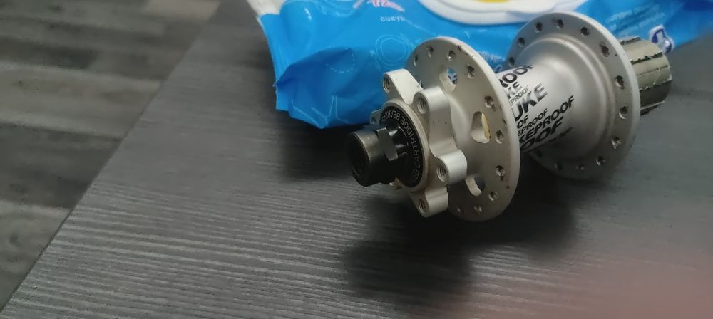Продава се задна главина Nukeproof Generator 142x12