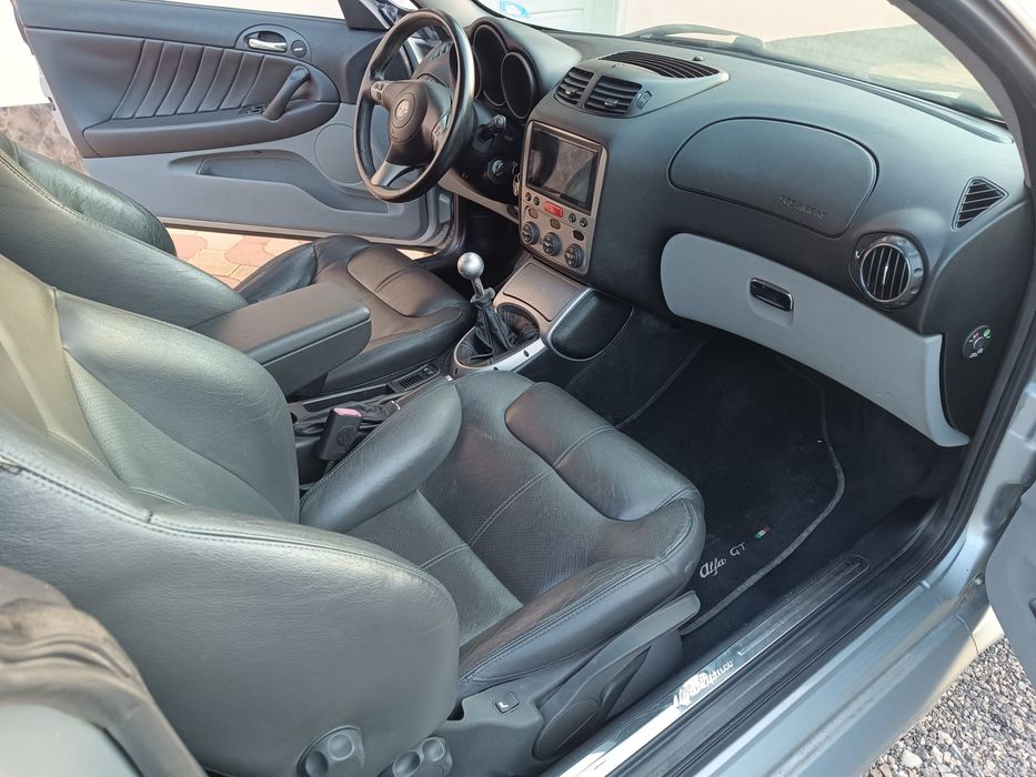 Vând doua Alfa Romeo GT