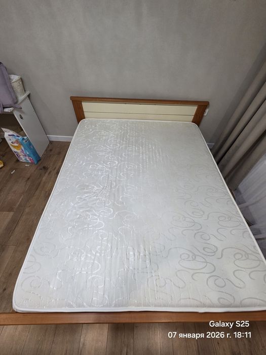 Продам кровать с матрасом