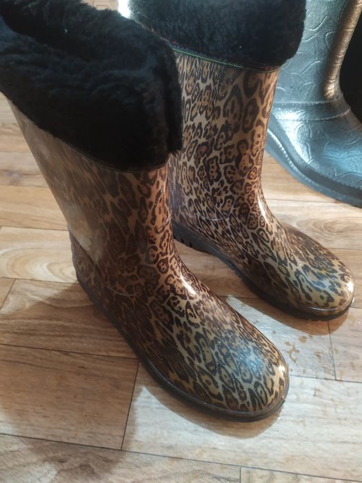 Продам резиновые сапоги