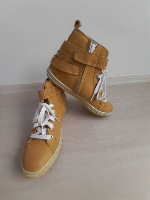 Детски кожени обувки