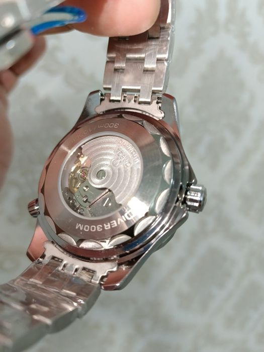 Срочно продам новый мужской часы omega AAA