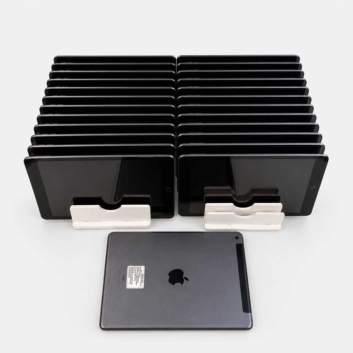 Tableta Apple iPad a 8-a generație, 32 GB, 10,2'', Wi-Fi și SIM