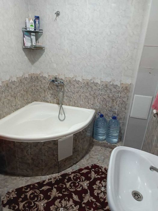 Термиз шаҳарда 3хонали  74 кв.м иборат квартира срочно сотилади