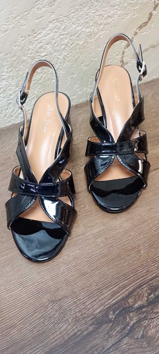 Дамски черни,официални,кожени обувки.