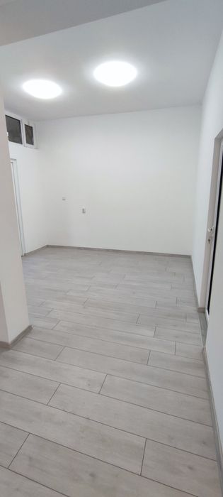 Дава се под наем Магазин в Пловдив, Тракия - 40 кв.м за 357 € - Снимка #1