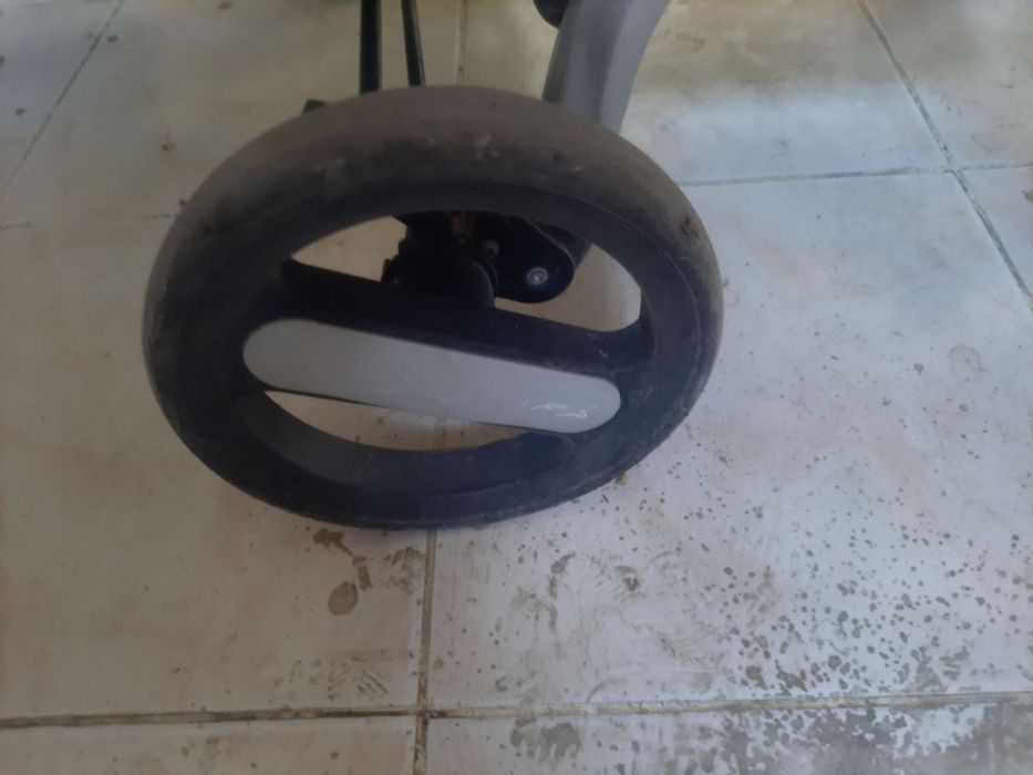 Продам коляску большой удобный