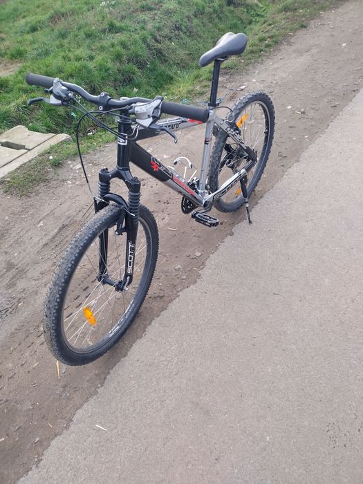 Bicicleta Scott pentru adulți sau tineri cu fițe tineri cu fițe