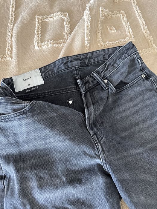 Blugi loose fit.