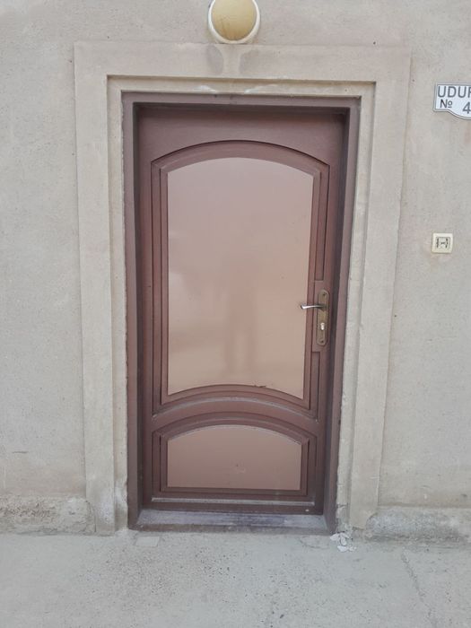 Darvoza sotiladi eni 2.80 boyi 3.20 ikki qavat qalin listdan