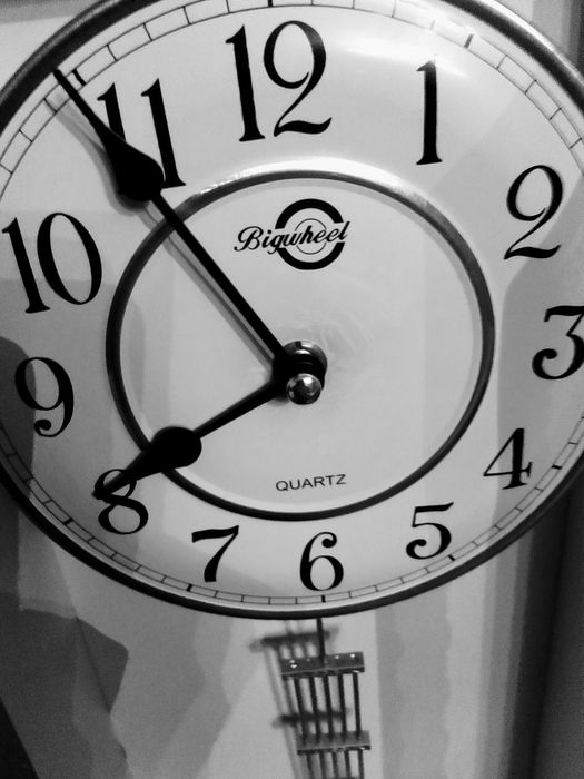 Современные деревянные часы