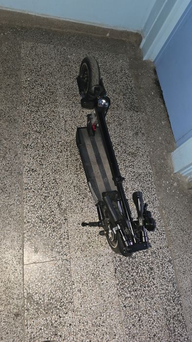 Електлическа тротинетка Elektricheska trotinetka