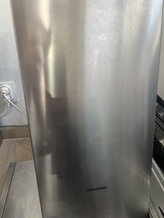 Hotă decorativă Grundig GDKP2464BBSC, 60 cm, negru-inox, 700 m³/h
